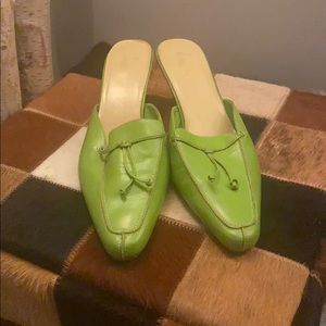 Point toe lime green vintage kitten heel!